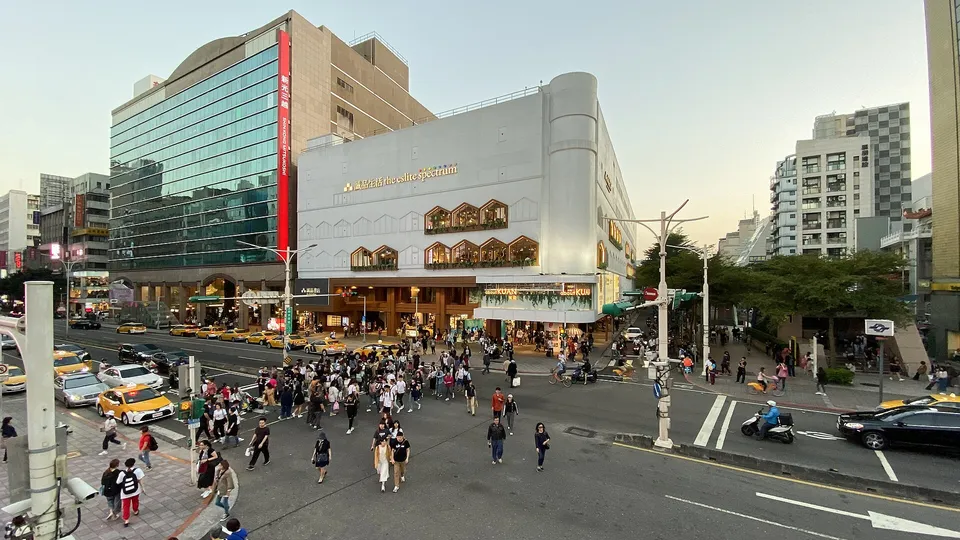 타이베이 중산 권역 난징서루의 해질녘 거리